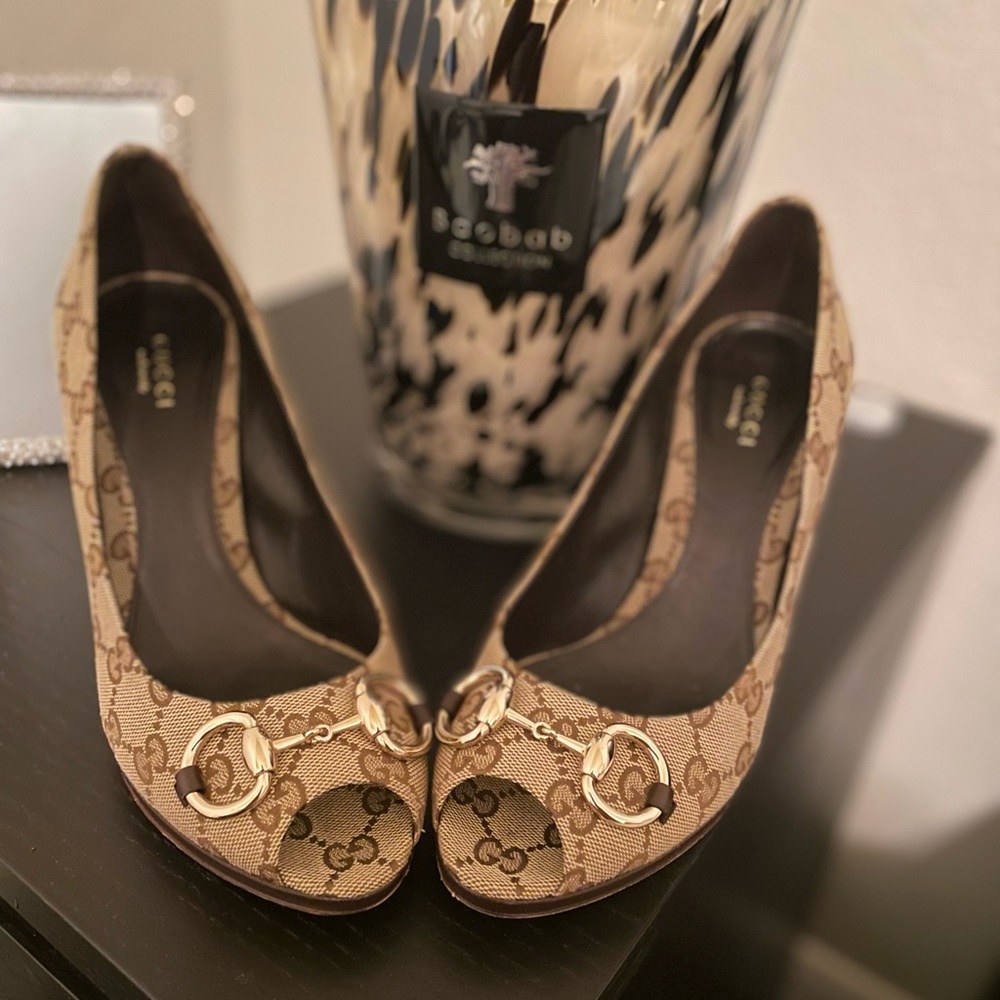 Free shipping **Gucci Beige/Brown GG Canvas Horsebit Peep Toe Pumps - Picture 3 of 9